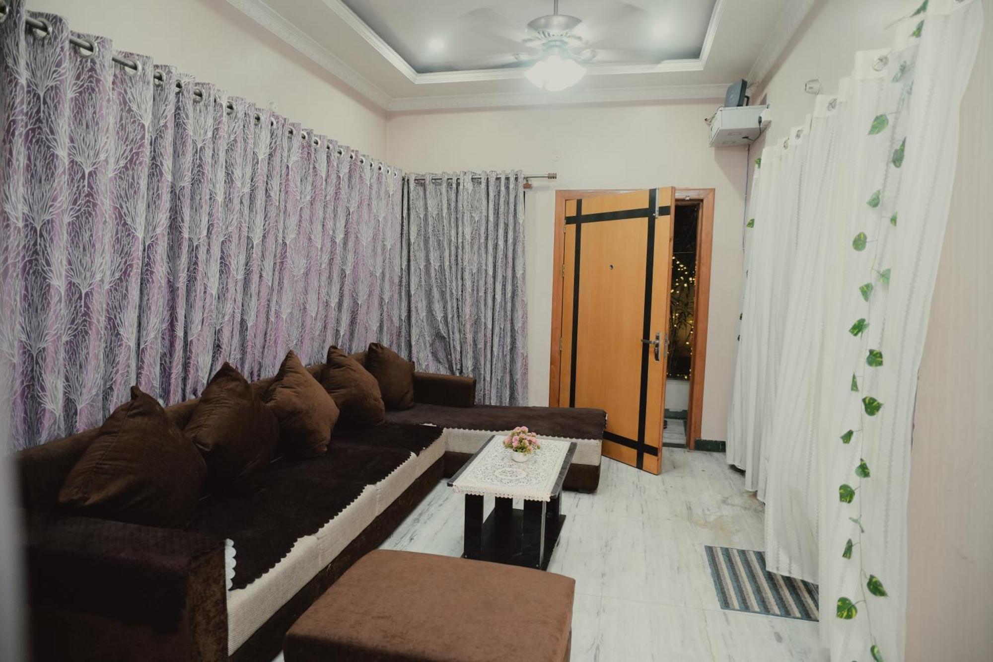 The Q3 Inn Гувахати Экстерьер фото
